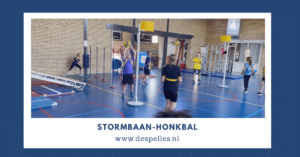 Stormbaan-Honkbal in de gymles
