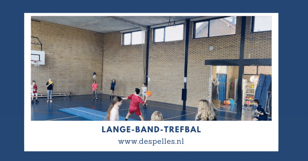 Lange-Band-Trefbal in de gymles